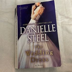 Danielle Steel Soft Cover The Wedding Dress Book